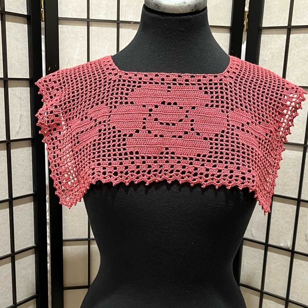 Chic  RICH Pink FLORAL DESIGN Crochet COLLAR HANDMADE SIZE 16x 19”
